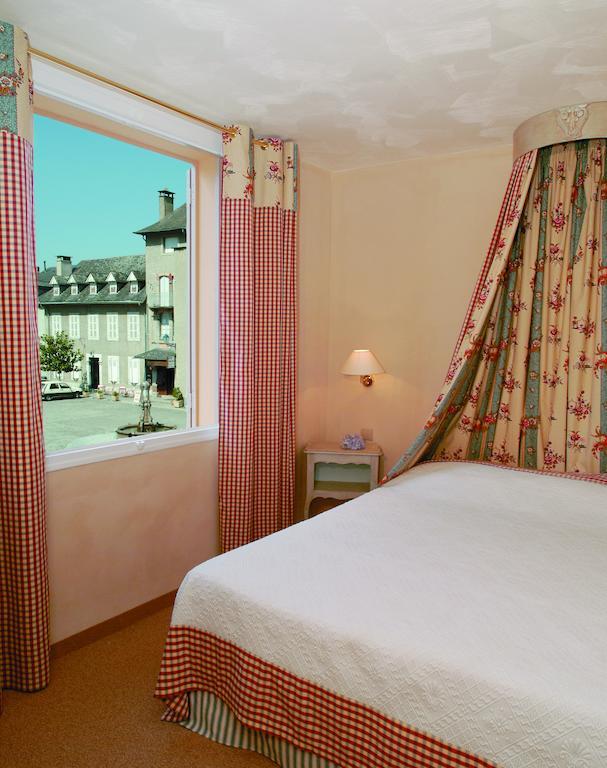 Hotel Le Viscos Saint-Savin  Rom bilde